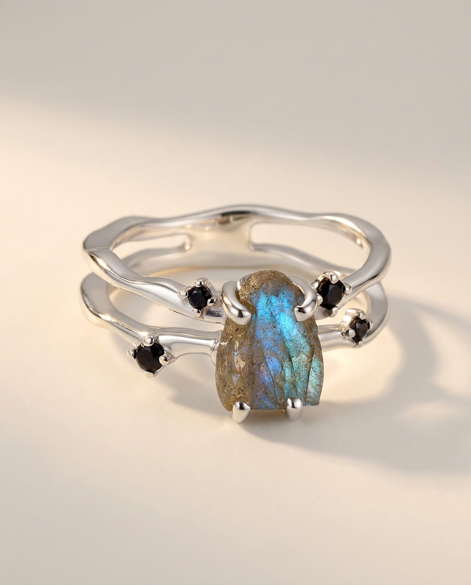 Rivière Ring · Labradorite · 925 Sterling Silver