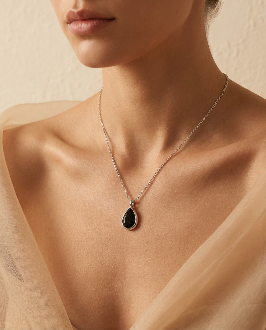 Cœur Secret Necklace · worn